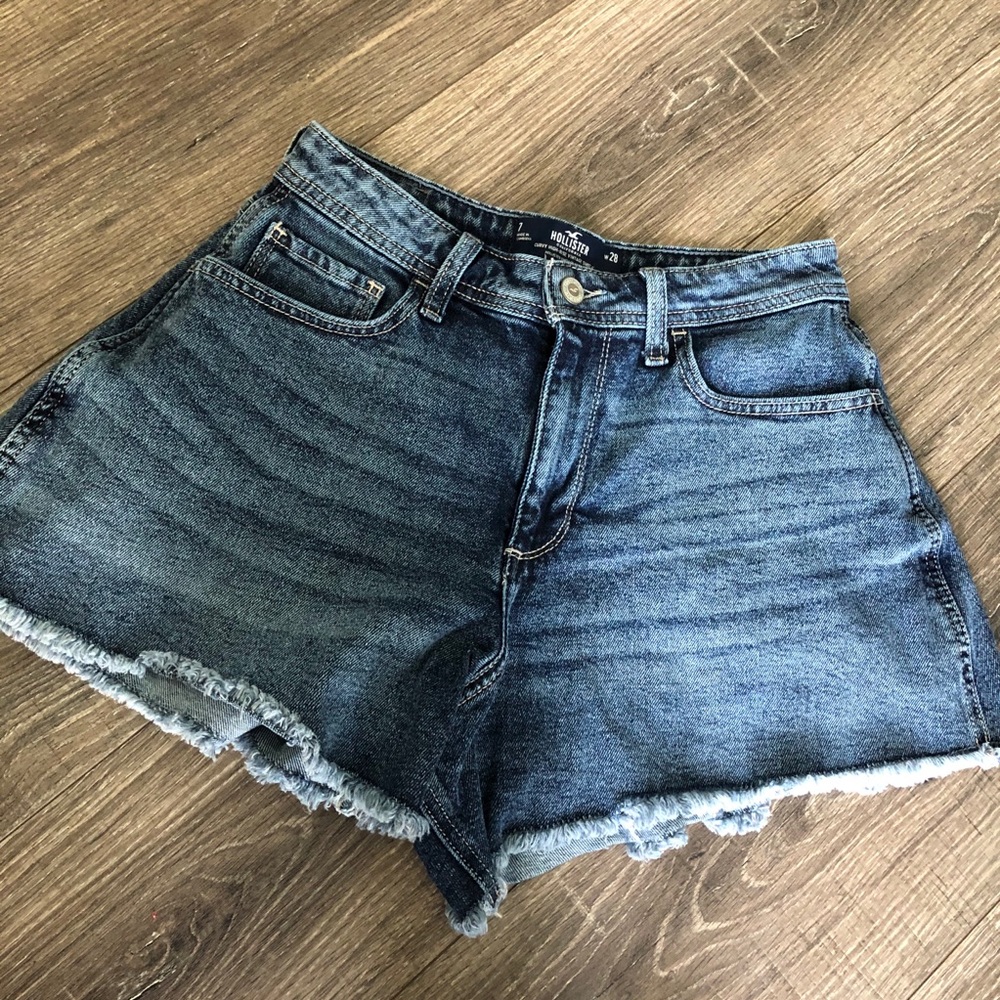 Hollister Curvy High Rise Vintage Short 4” Size 7